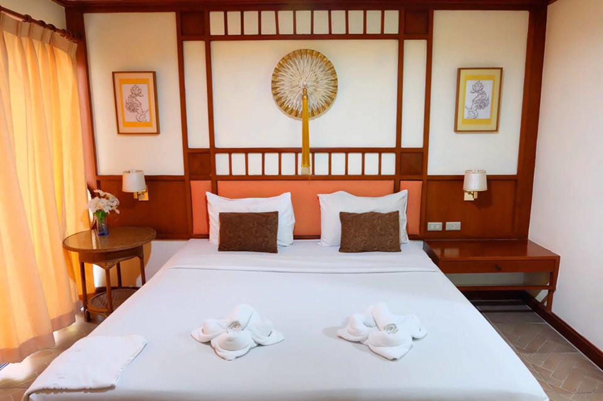 Kaneng Guesthouse HHQ Buitenkant foto