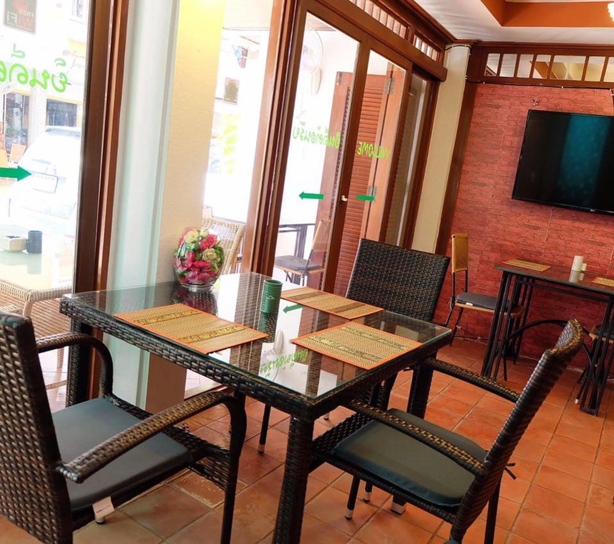 Kaneng Guesthouse HHQ Buitenkant foto