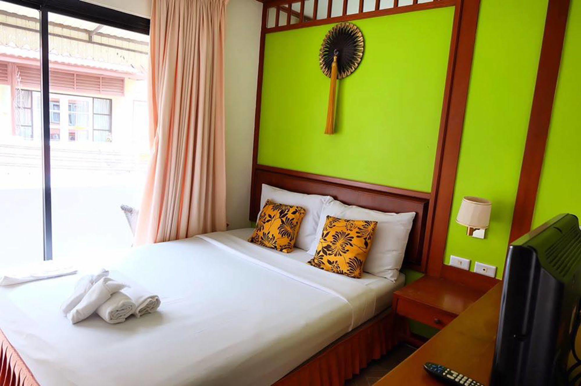 Kaneng Guesthouse HHQ Buitenkant foto