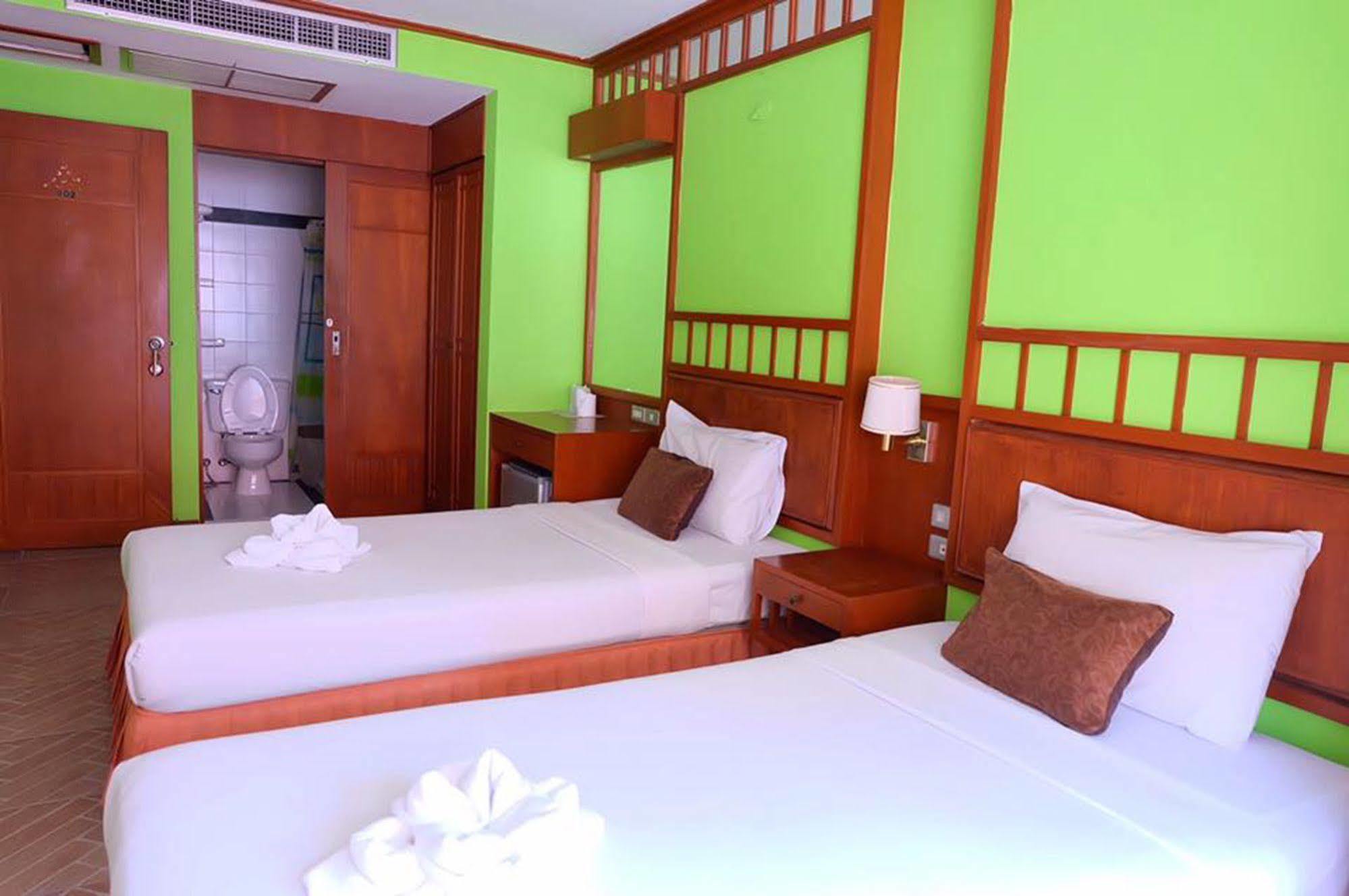 Kaneng Guesthouse HHQ Buitenkant foto