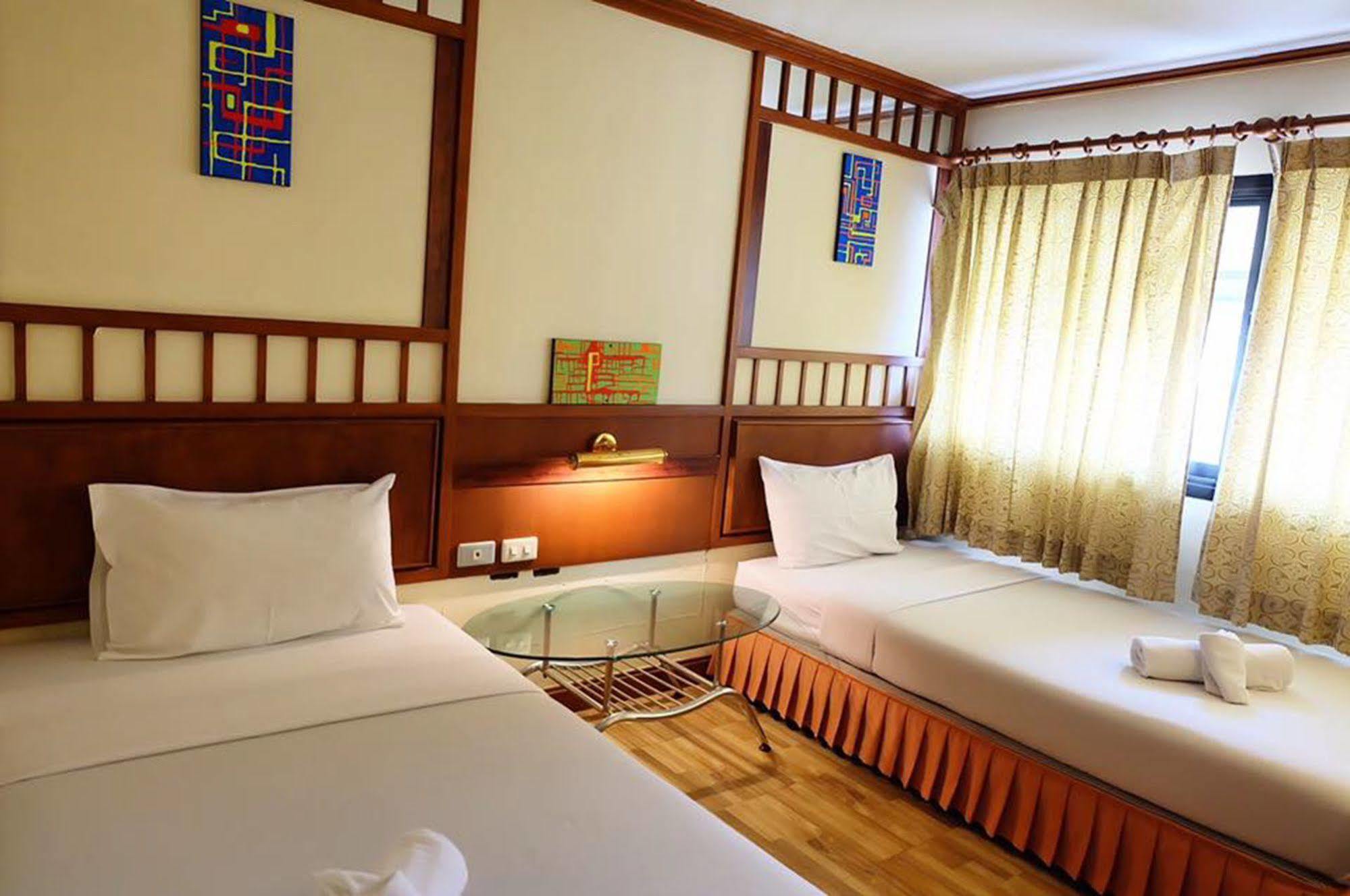 Kaneng Guesthouse HHQ Buitenkant foto