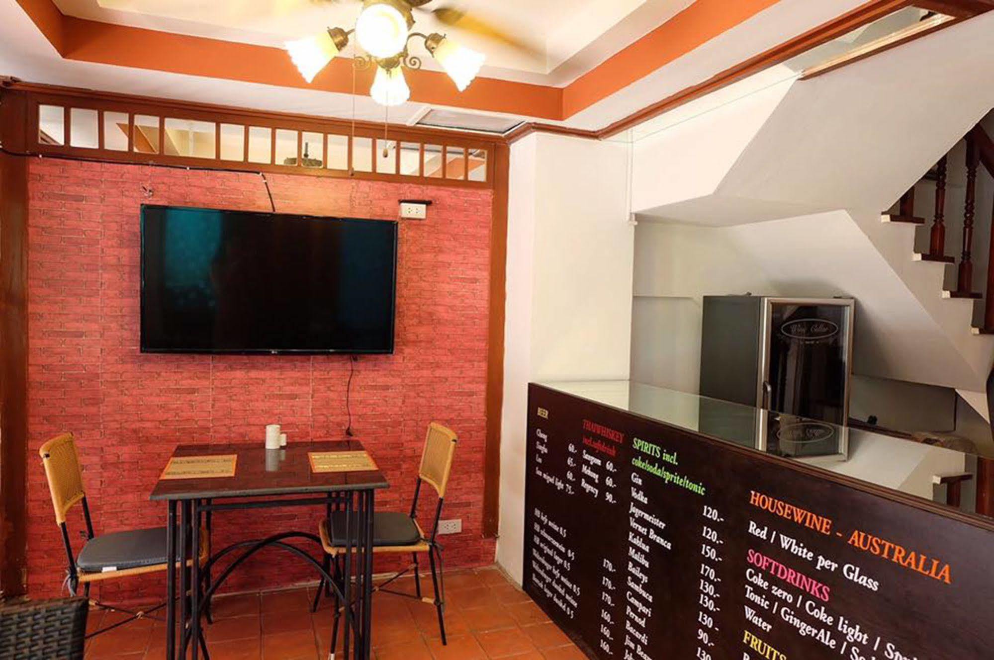 Kaneng Guesthouse HHQ Buitenkant foto
