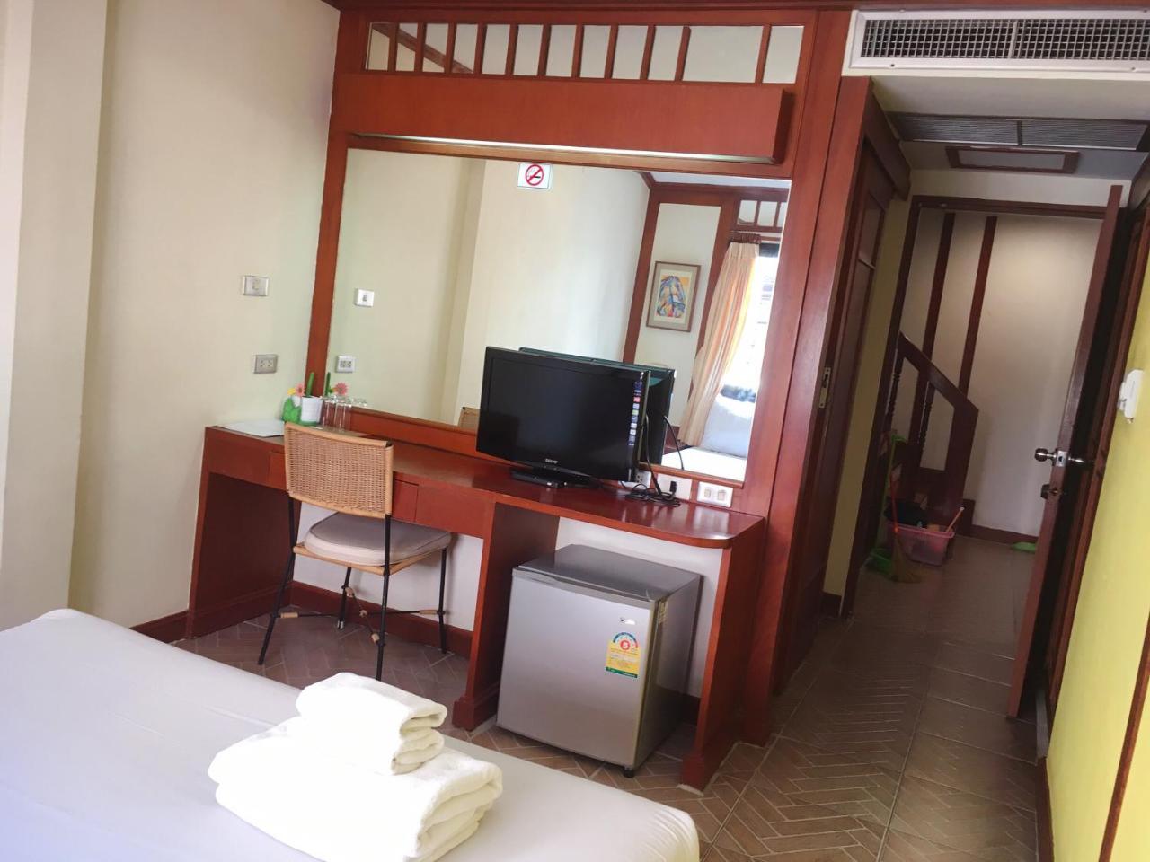Kaneng Guesthouse HHQ Buitenkant foto