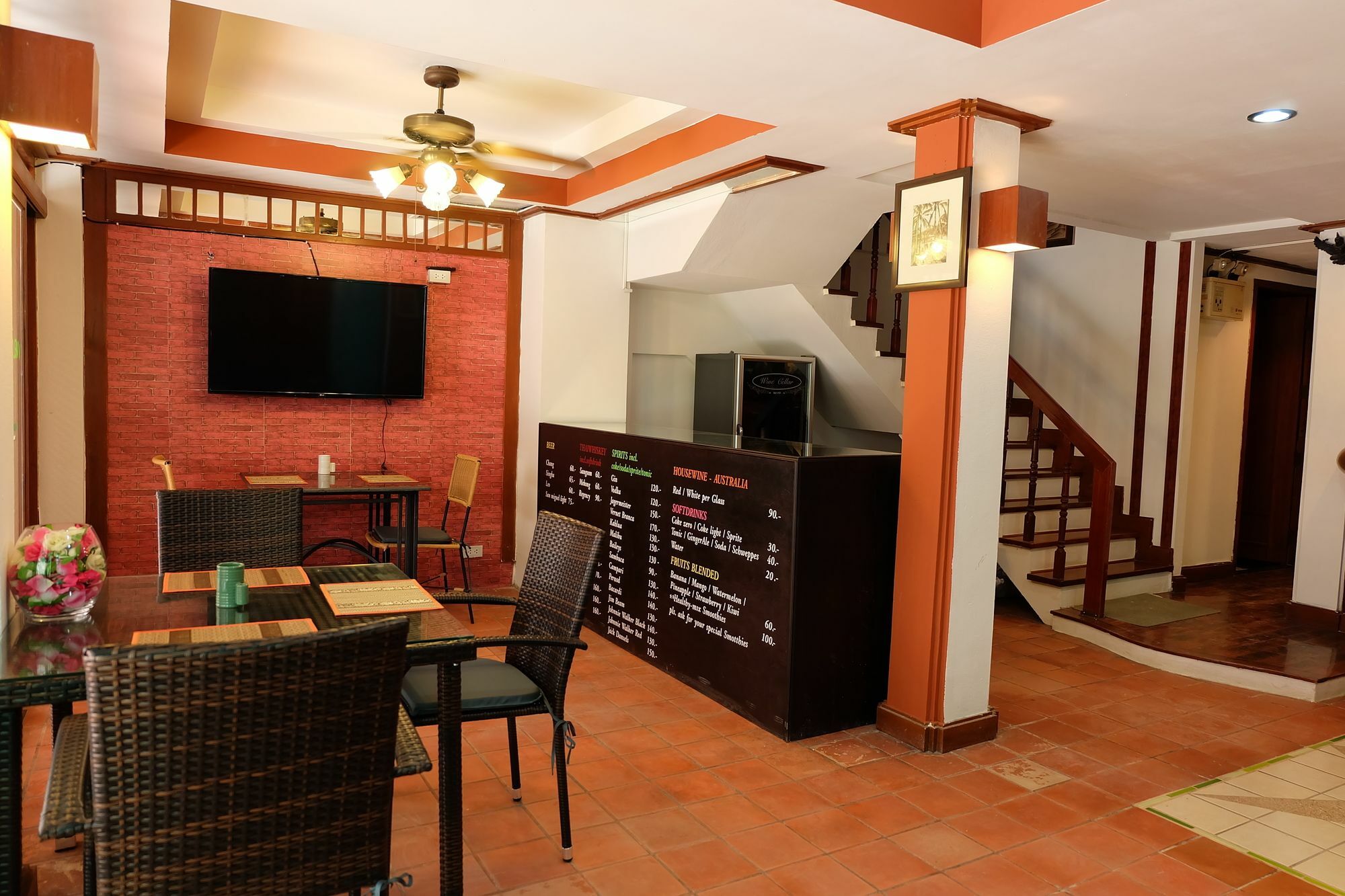Kaneng Guesthouse HHQ Buitenkant foto